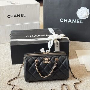 <AUTHENTIC>Chanel Black Quilted Crossbody Bag